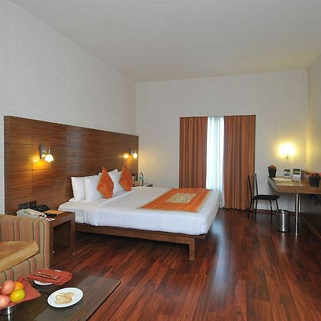 Vits Hotel Poona Buitenkant foto