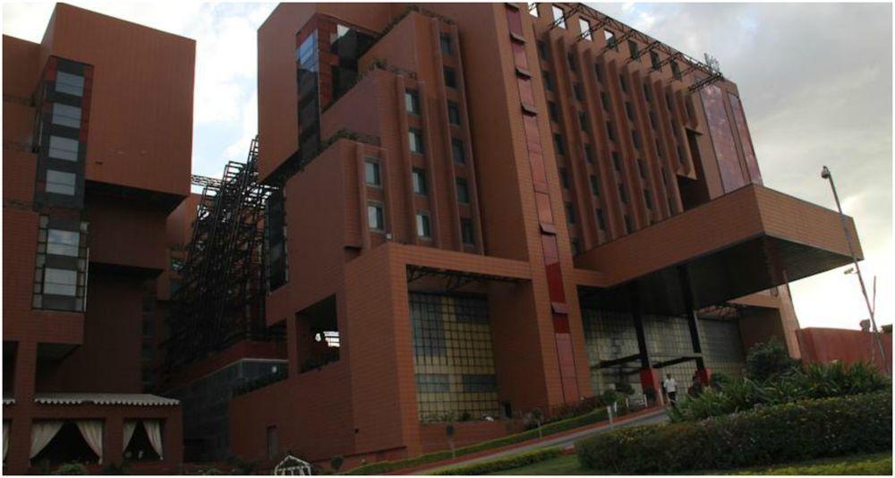 Vits Hotel Poona Buitenkant foto