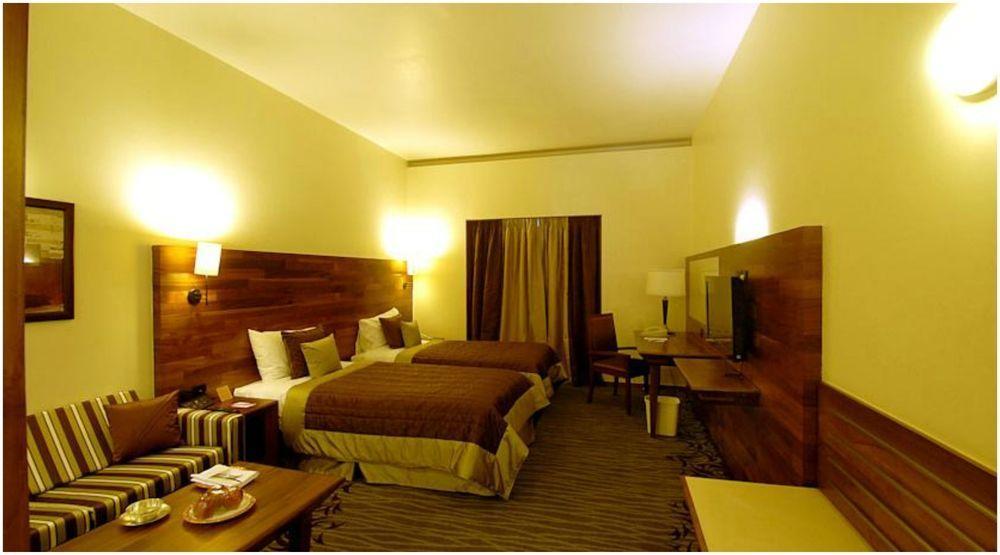 Vits Hotel Poona Buitenkant foto