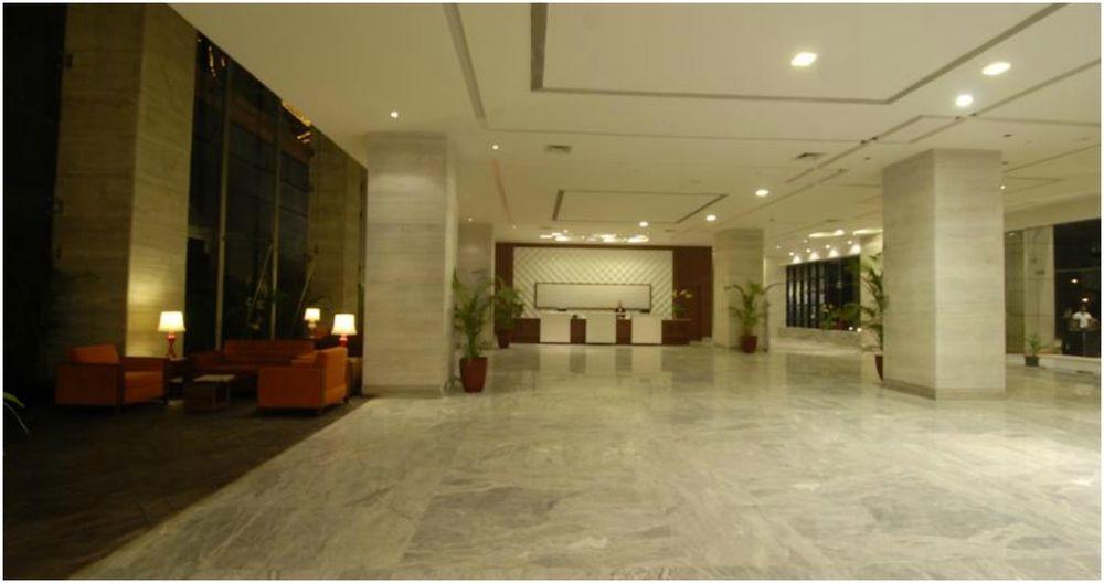 Vits Hotel Poona Buitenkant foto