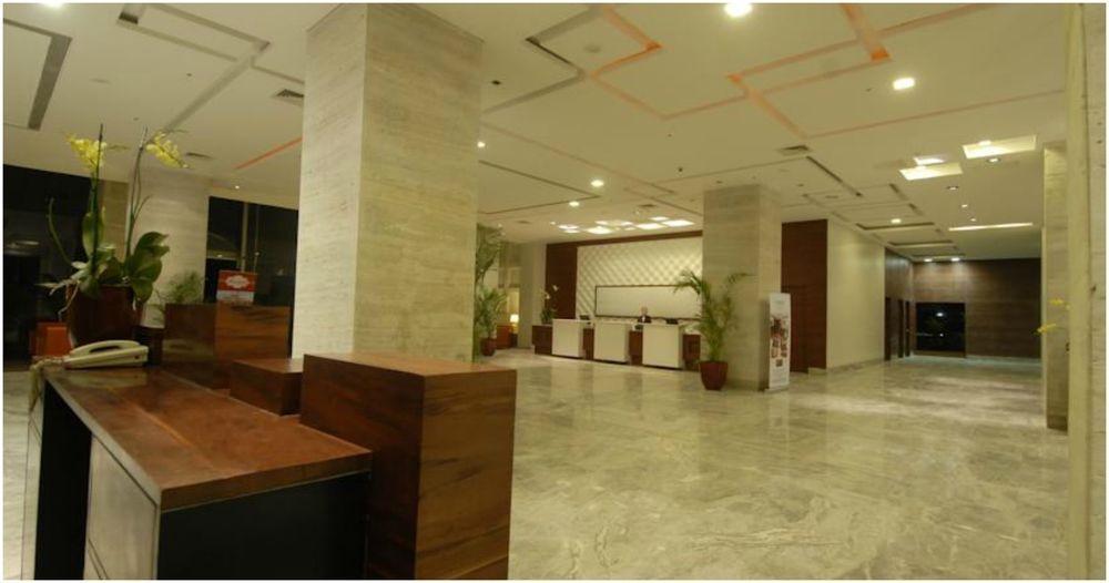 Vits Hotel Poona Buitenkant foto