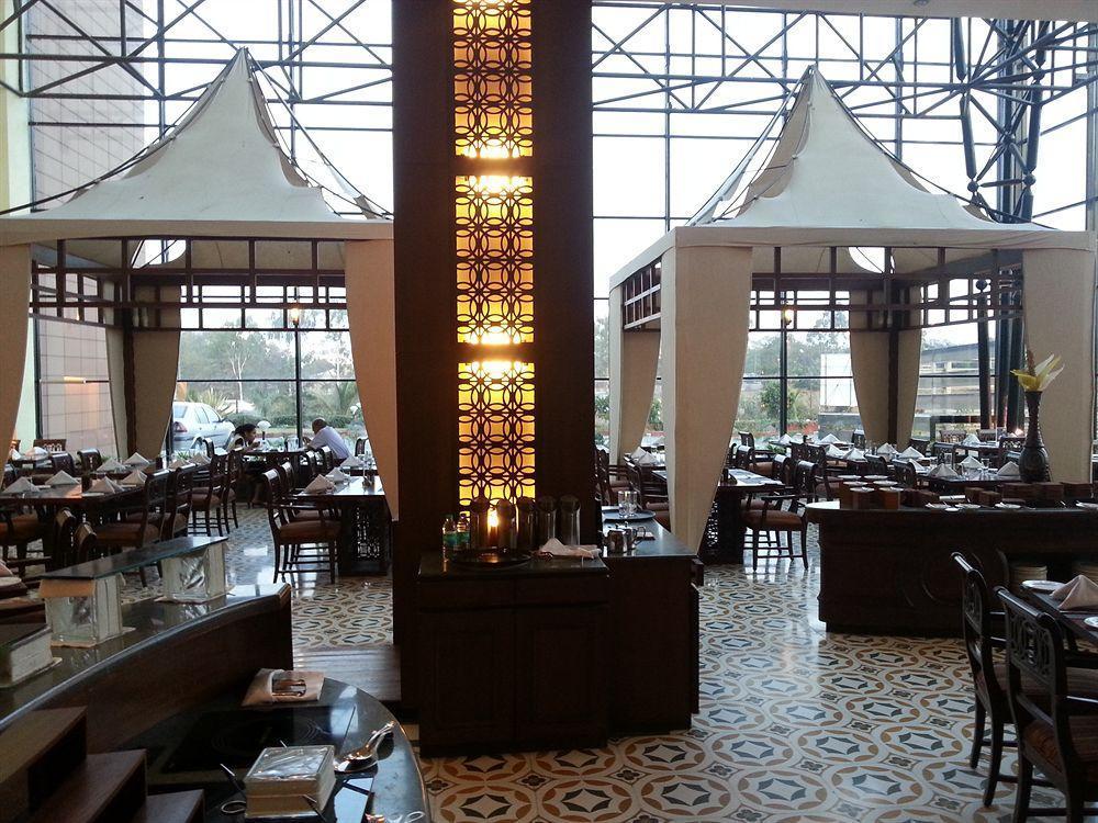 Vits Hotel Poona Buitenkant foto