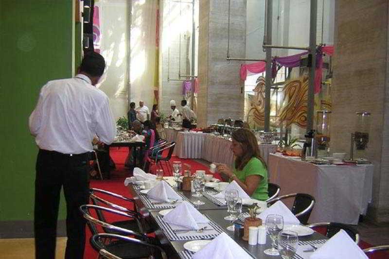 Vits Hotel Poona Restaurant foto