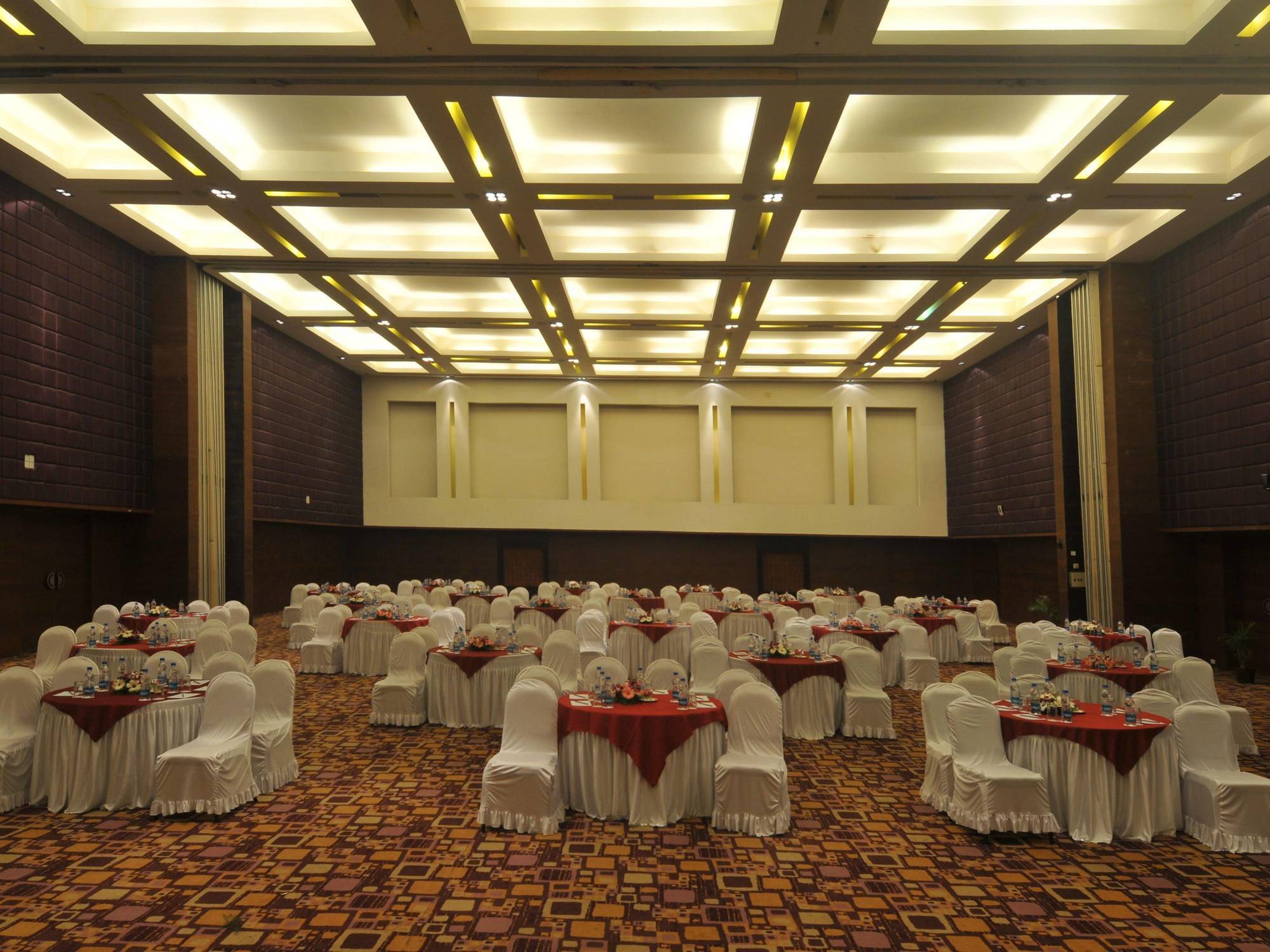 Vits Hotel Poona Buitenkant foto